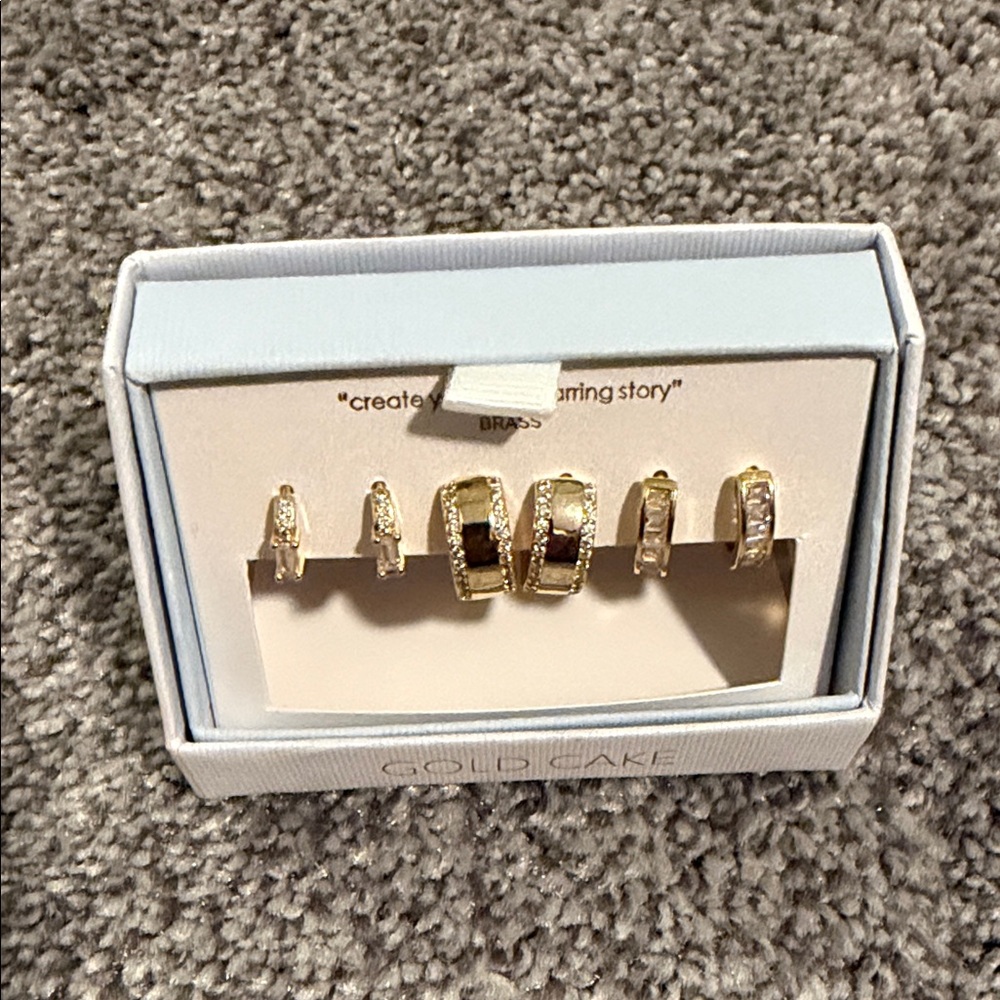 Gold Cake Women's Gold Earring Set